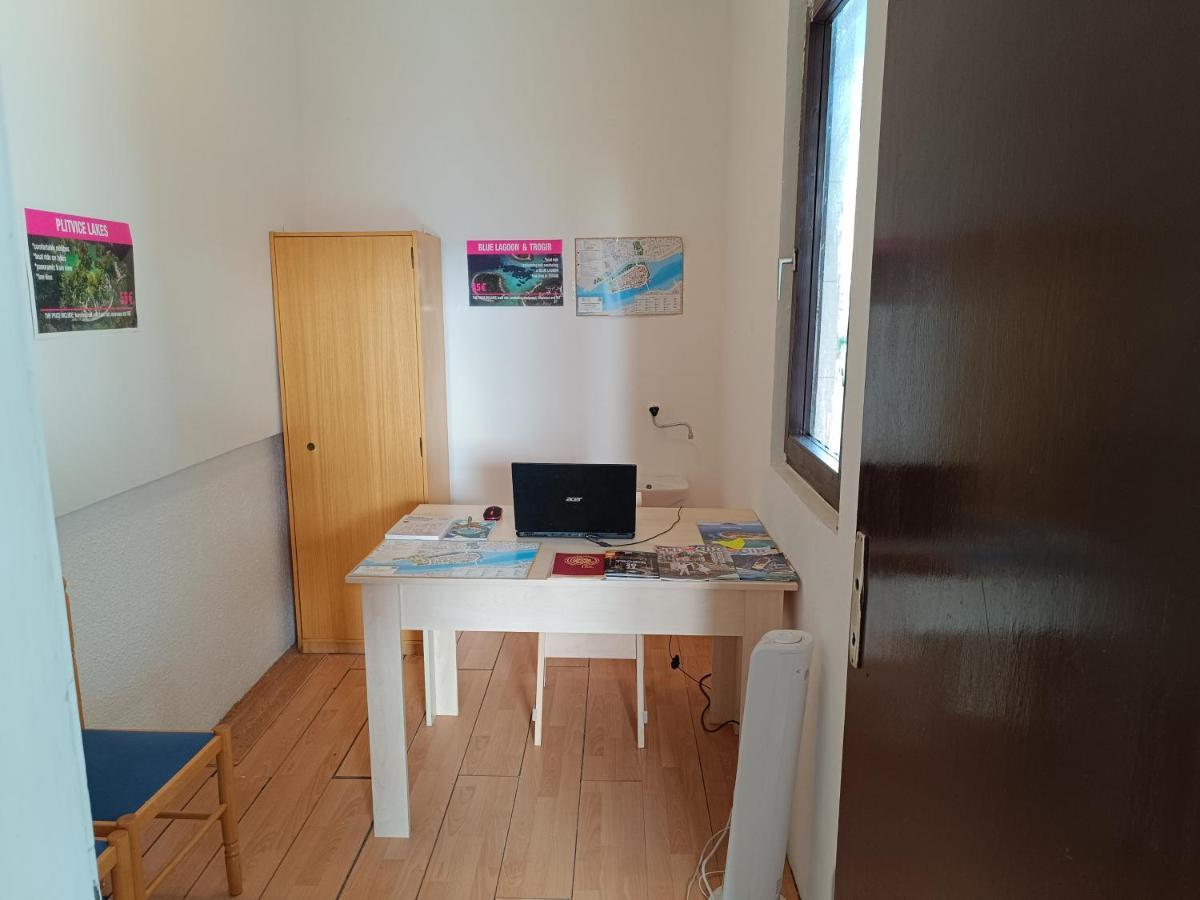 Hostel Rasema Трогір Екстер'єр фото